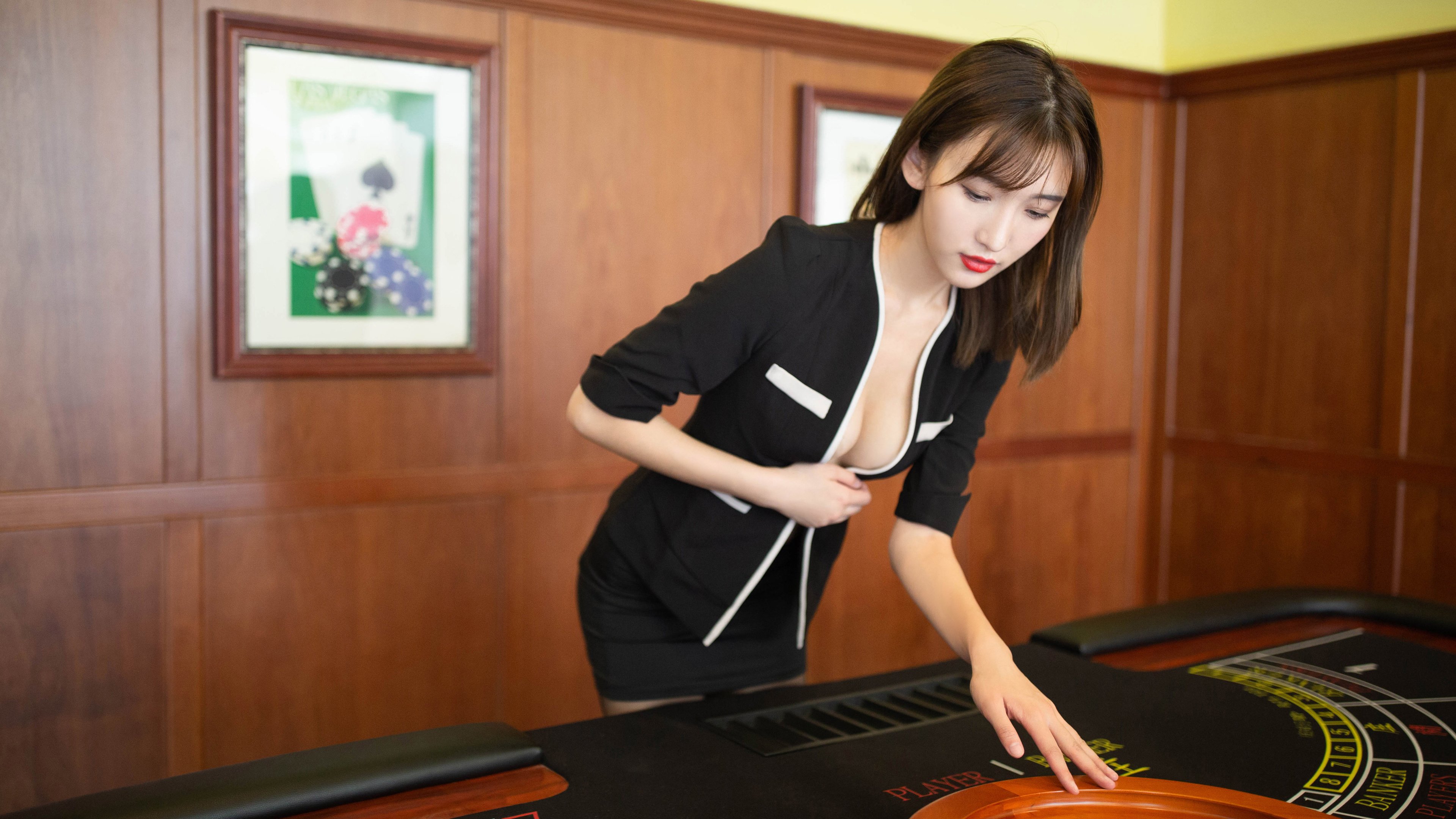 塔图姆突破内线连续得手凯尔特人占据上风,凯尔特人塔图姆打中锋可以吗